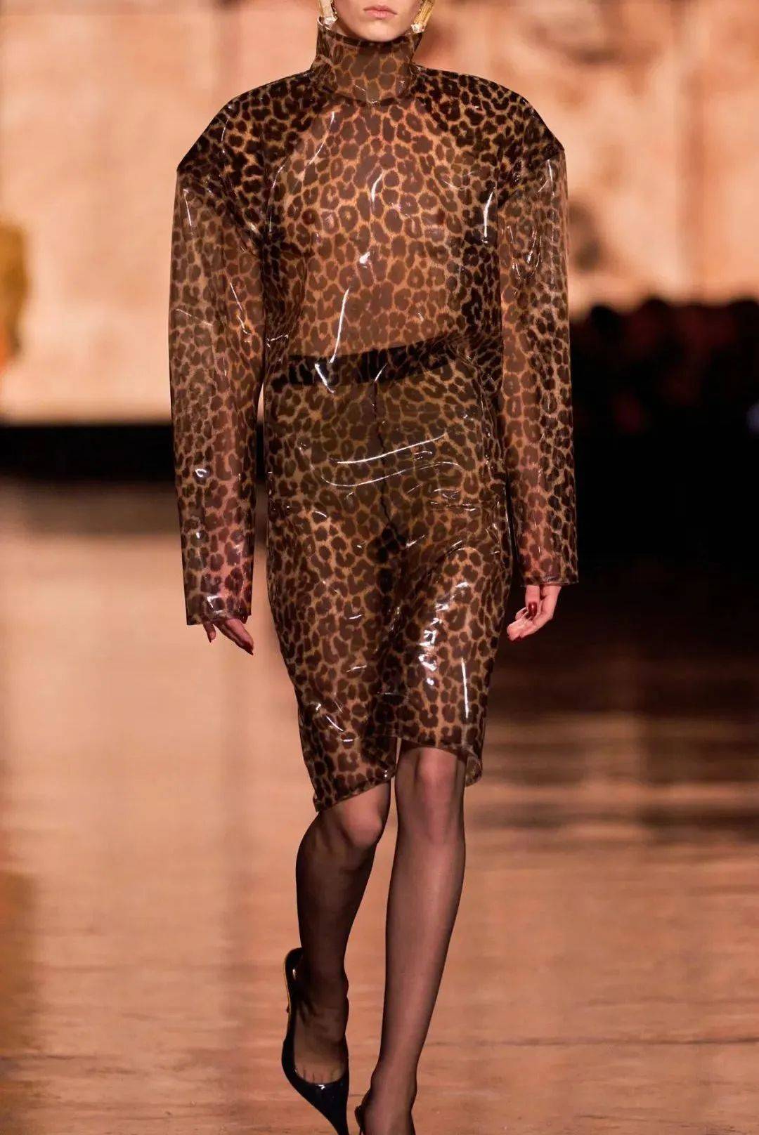 质感女人怎么都在穿这个颜色<strong></p>
<p>云币商城</strong>？