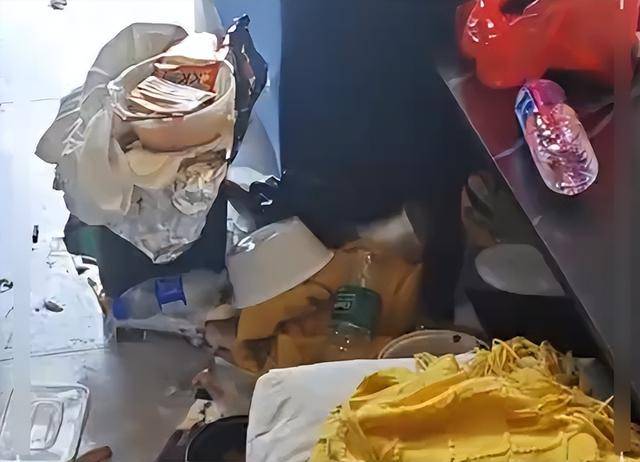 两男生开房住宿留下满床辣条油和避孕套<strong></p>
<p>云币商城</strong>，民宿回应