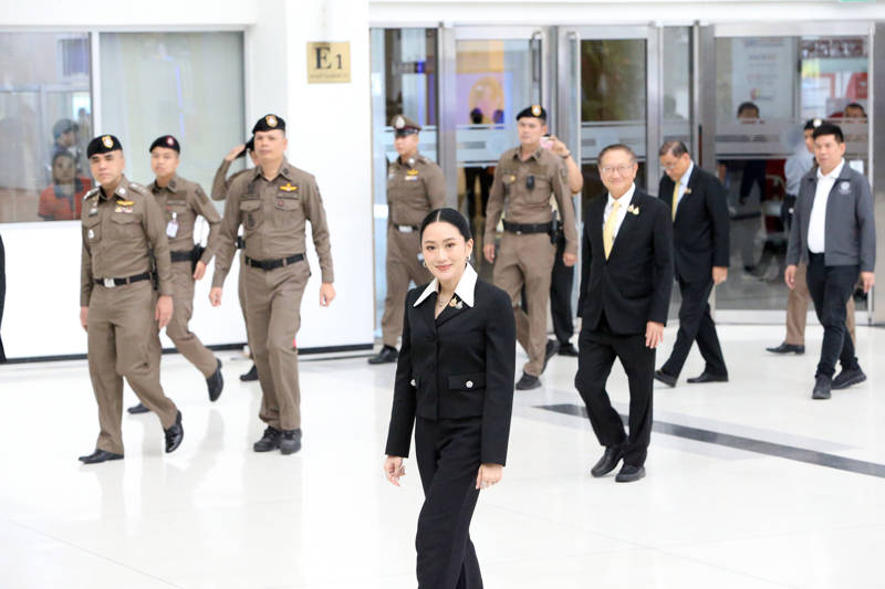 尘埃落定<strong></p>
<p>币圈</strong>！佩通坦被解除泰国总理职务