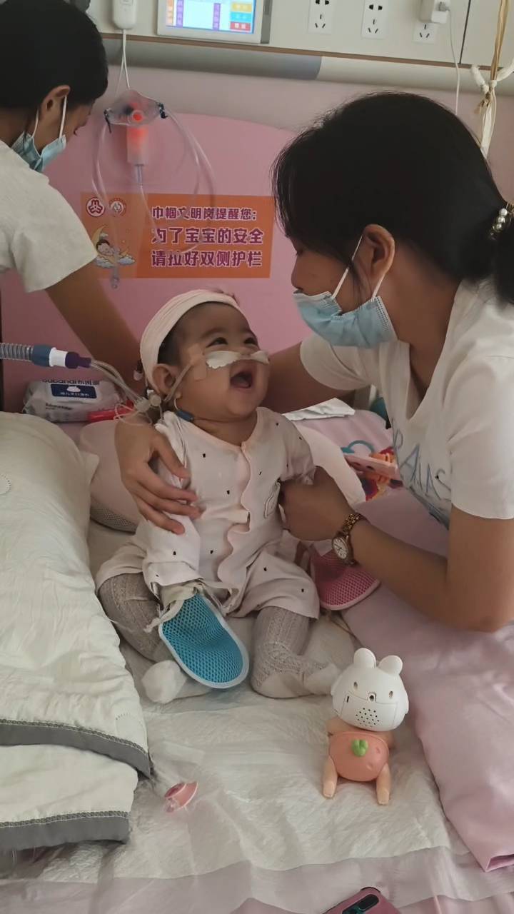 奶奶在哭<strong></p>
<p>币圈</strong>，宝宝在笑！40天女婴重病，00后父亲割肝救女，术后这一幕让网友泪奔