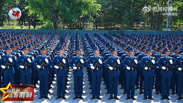 九三阅兵倒计时5天<strong></p>
<p>币圈</strong>！空中梯队多型新机将首次受阅 队员练就“米秒不差”