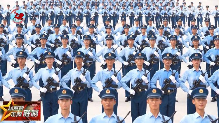 九三阅兵倒计时5天<strong></p>
<p>币圈</strong>！空中梯队多型新机将首次受阅 队员练就“米秒不差”