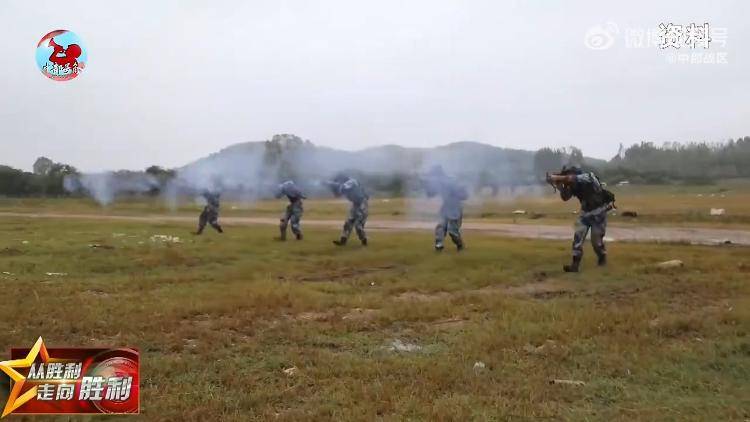 九三阅兵倒计时5天<strong></p>
<p>币圈</strong>！空中梯队多型新机将首次受阅 队员练就“米秒不差”