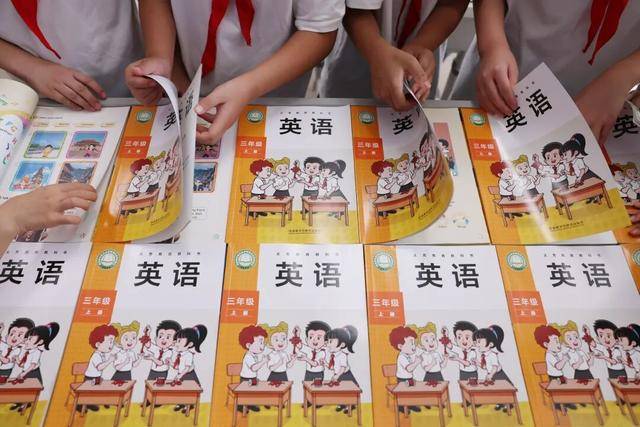 新版英语教材“难出圈”<strong></p>
<p>币圈</strong>？三大出版社回应