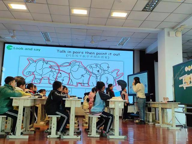 新版英语教材“难出圈”<strong></p>
<p>币圈</strong>？三大出版社回应