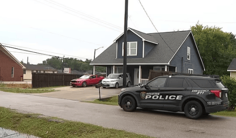 11岁熊孩子按门铃玩恶作剧<strong></p>
<p>邮宝币</strong>，被邻居枪击身亡！