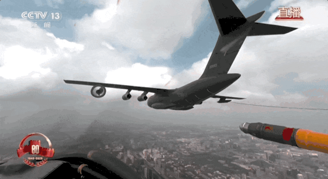 阅兵最帅女机长<strong></p>
<p>星星币</strong>，是她！