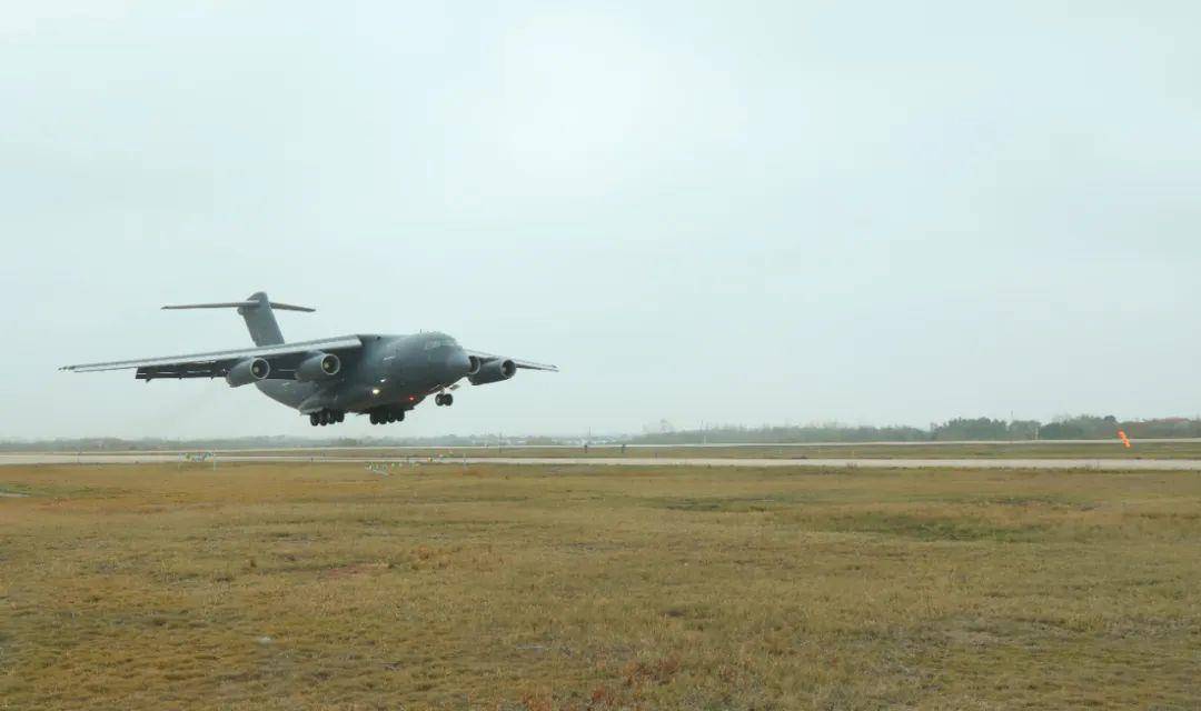 阅兵最帅女机长<strong></p>
<p>星星币</strong>，是她！