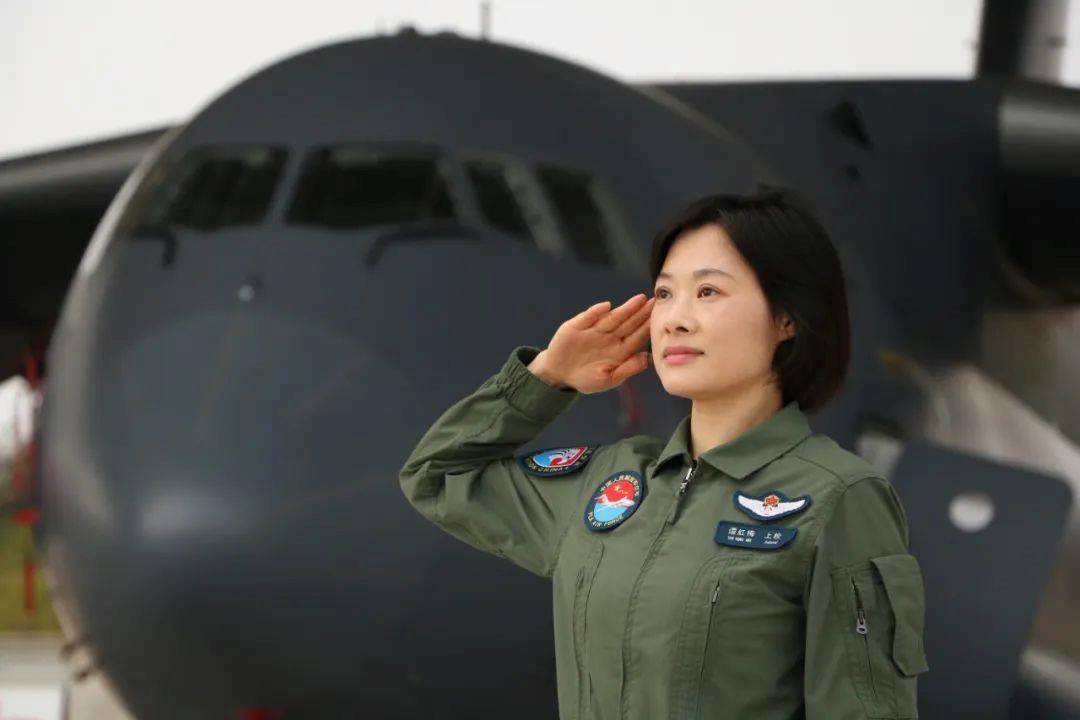 阅兵最帅女机长<strong></p>
<p>星星币</strong>，是她！