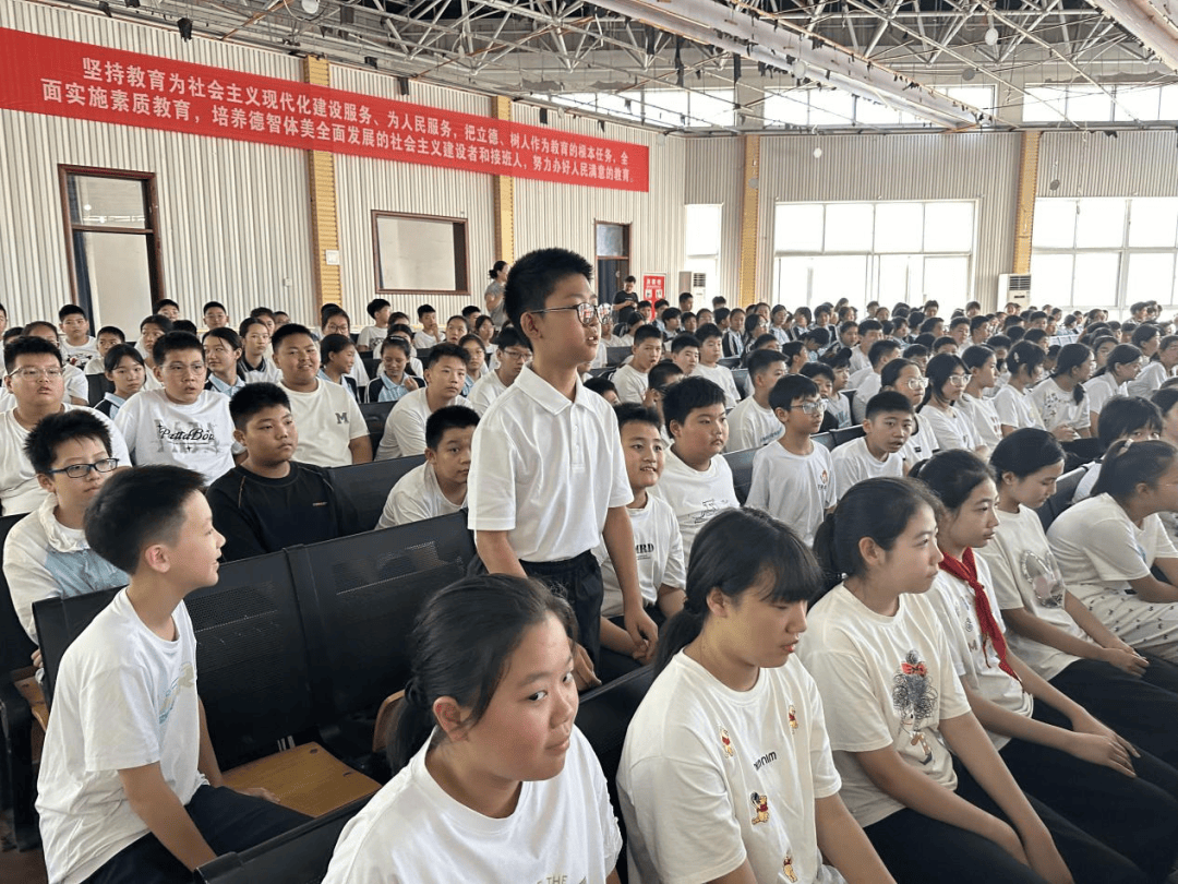 洛龙区开学第一堂法治课开讲啦<strong></p>
<p>星星币</strong>！