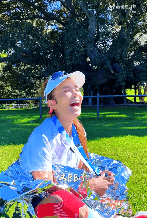 知名主持人朱迅跑完悉尼马拉松全马<strong></p>
<p>星星币</strong>,开心大笑:又创造个人最好成绩