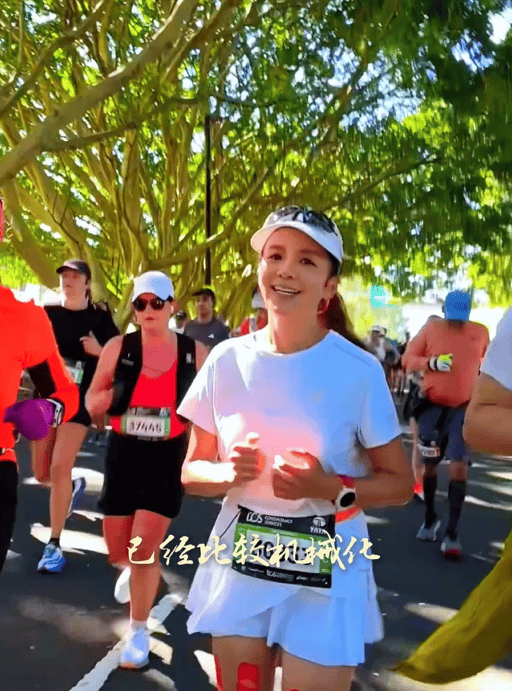 知名主持人朱迅跑完悉尼马拉松全马<strong></p>
<p>星星币</strong>,开心大笑:又创造个人最好成绩