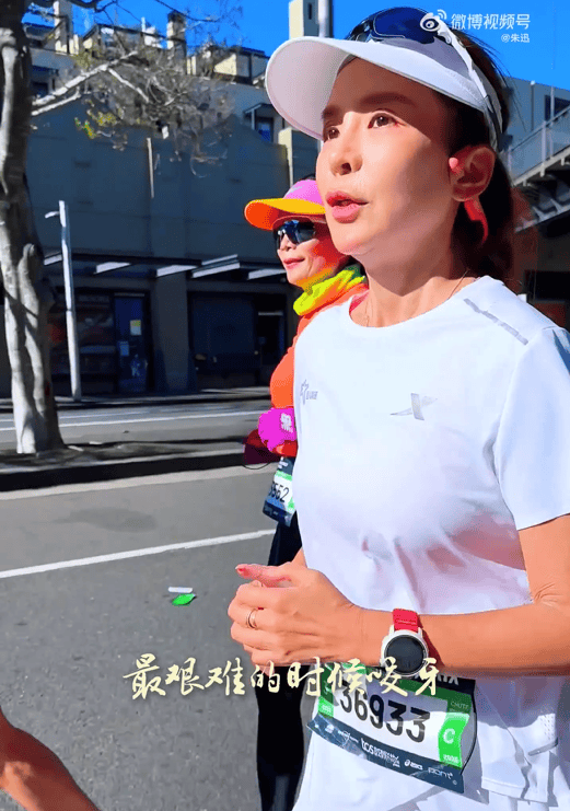 知名主持人朱迅跑完悉尼马拉松全马<strong></p>
<p>星星币</strong>,开心大笑:又创造个人最好成绩