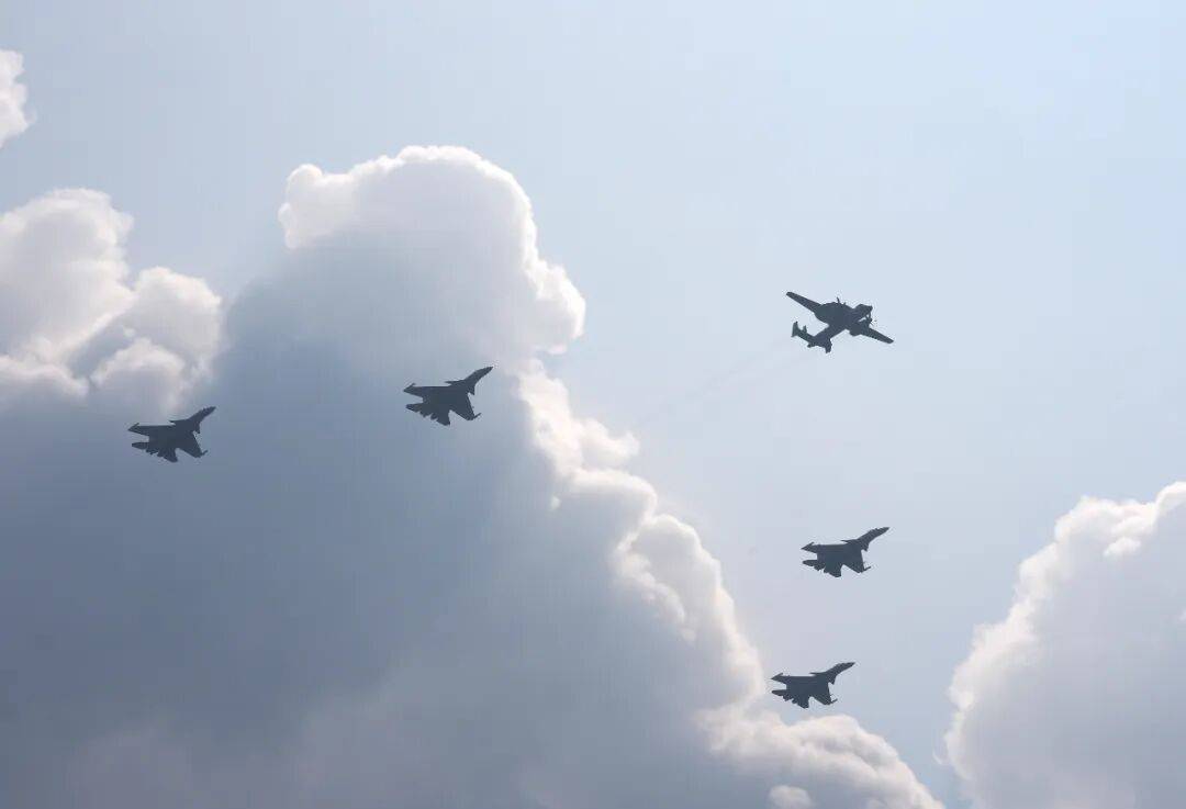 新华社出图<strong></p>
<p>星星币</strong>！