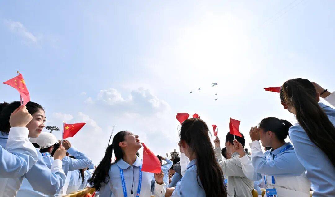 新华社出图<strong></p>
<p>星星币</strong>！