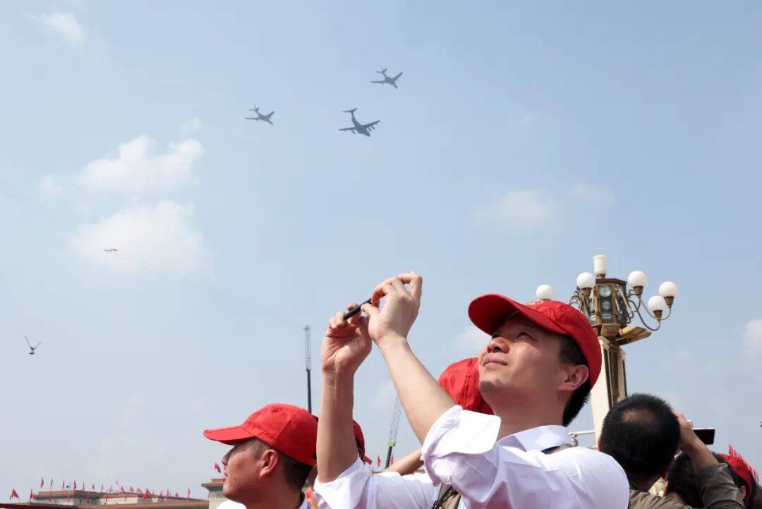 新华社出图<strong></p>
<p>星星币</strong>！