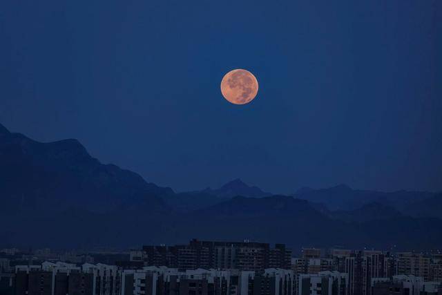 刷屏朋友圈<strong></p>
<p>上币费用</strong>！“红月亮”高清大图来了