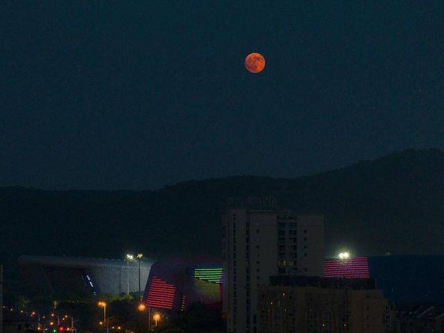 刷屏朋友圈<strong></p>
<p>上币费用</strong>！“红月亮”高清大图来了