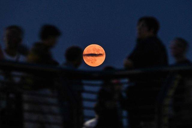 刷屏朋友圈<strong></p>
<p>上币费用</strong>！“红月亮”高清大图来了