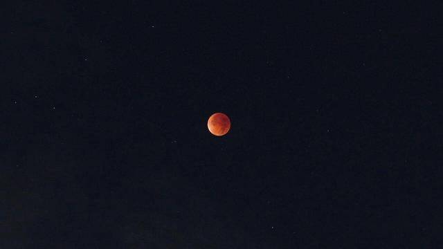 刷屏朋友圈<strong></p>
<p>上币费用</strong>！“红月亮”高清大图来了