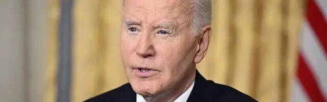 乌军士兵乔装成俄军<strong></p>
<p>上币费用</strong>，与俄士兵寒暄，随后趁其不备将两名俄军枪杀，无人机拍下全过程