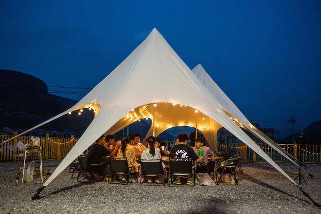 “小甜水”扎堆<strong></p>
<p>上币费用</strong>，五粮液们盯上了年轻人