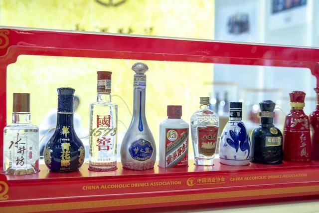 “小甜水”扎堆<strong></p>
<p>上币费用</strong>，五粮液们盯上了年轻人