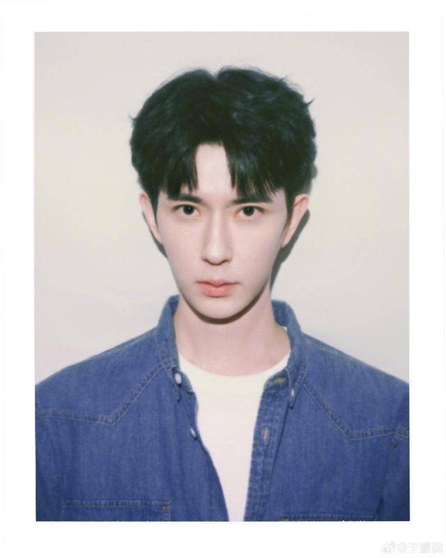 37岁男演员于朦胧被传坠楼<strong></p>
<p>币缘币</strong>，7月刚注销工作室，警方回应