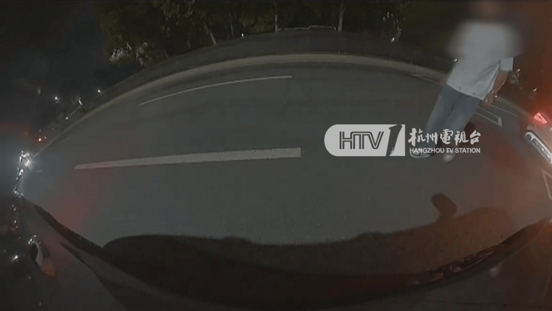 杭州女子酒驾被追尾<strong></p>
<p>币缘币</strong>，怕对方报警私了倒赔8000元，第二天发现肇事者竟是一路尾随