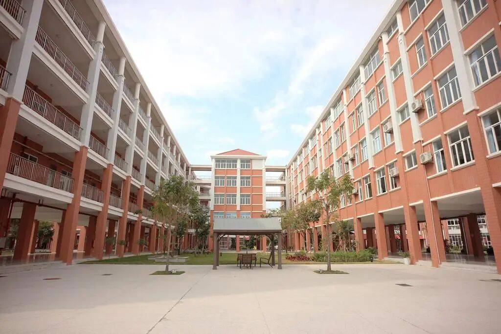 “一人收200元班费<strong></p>
<p>巧币</strong>，全班近一万元要用到什么时候”？家长质疑！官方回应