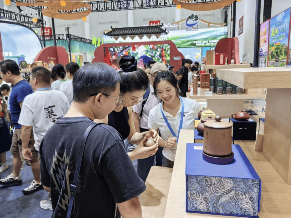 中国文化旅游产业博览会<strong></p>
<p>巧币</strong>，襄阳多个县市区火爆出圈！