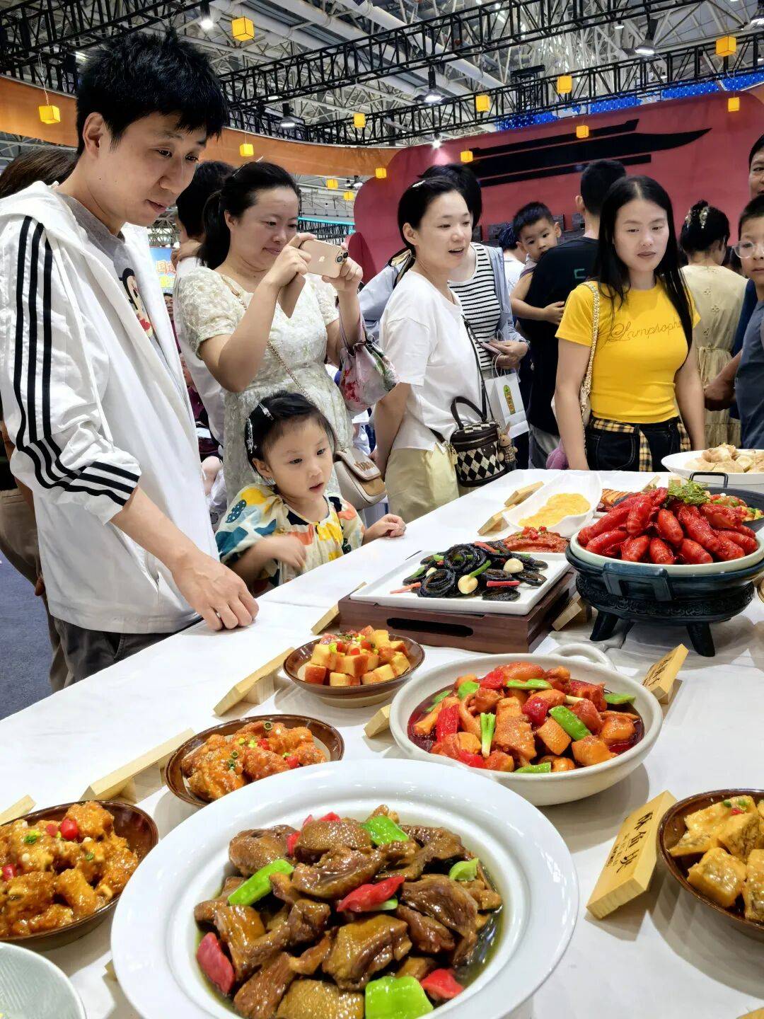 中国文化旅游产业博览会<strong></p>
<p>巧币</strong>，襄阳多个县市区火爆出圈！