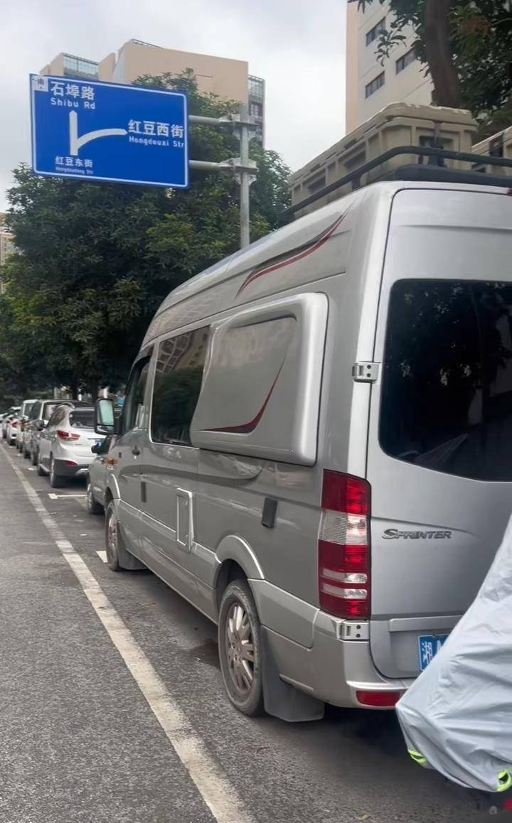 “钥匙在这<strong></p>
<p>先知</strong>，我回家了！”上海男子将百万元房车停在南宁街头，请陌生人上车体验