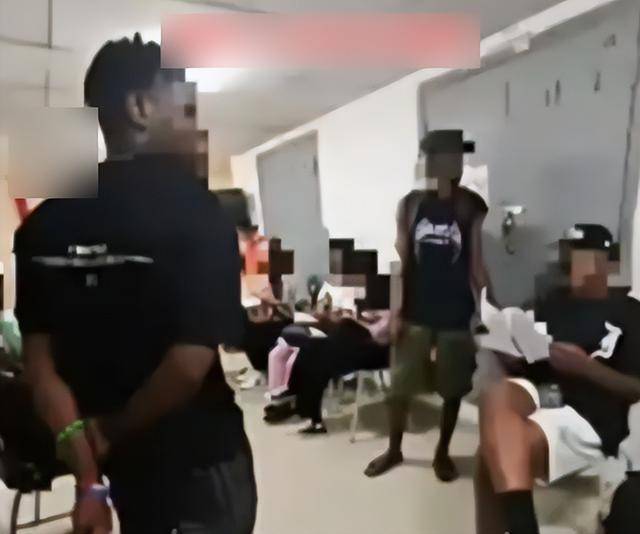 多名男留学生混住在女生宿舍楼：安全感碎<strong></p>
<p>先知</strong>了一地