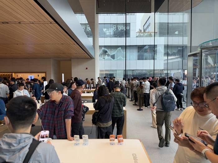 iPhone 17正式开售<strong></p>
<p>瑞特币</strong>，橙色Pro Max黄牛最高加价1500元