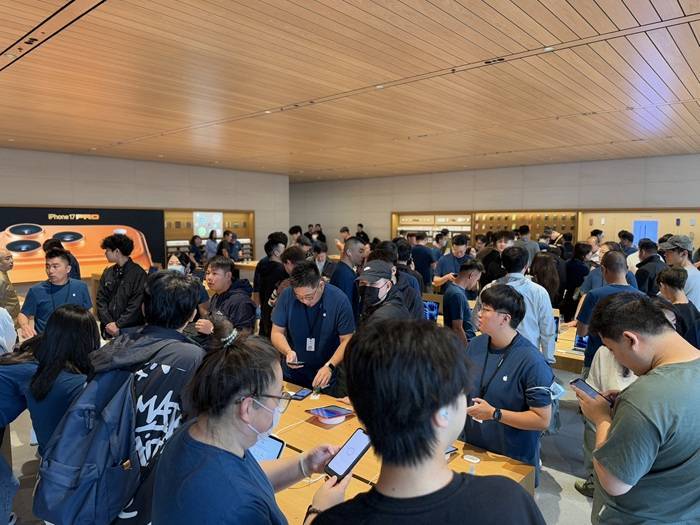 iPhone 17正式开售<strong></p>
<p>瑞特币</strong>，橙色Pro Max黄牛最高加价1500元