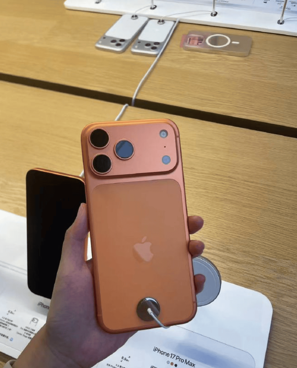 iPhone 17 Pro被黄牛拒收：“卖的人多<strong></p>
<p>瑞特币</strong>，货太多了”