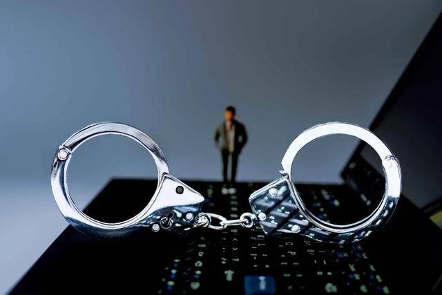 员工一年受贿9000多万<strong></p>
<p>瑞特币</strong>，互联网大厂如何反腐？