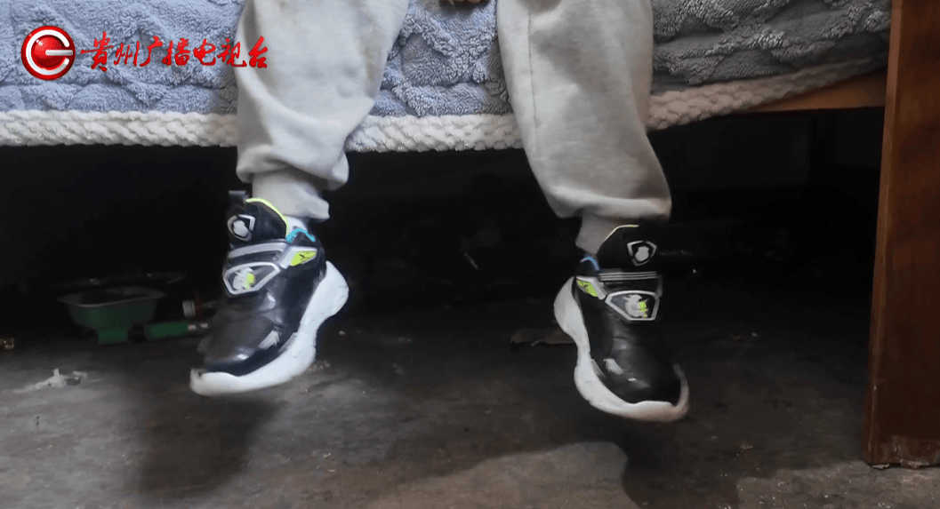 心酸！12岁男孩“独居”贵阳一安置房内<strong></p>
<p>瑞特币</strong>，父亲回应：迫于无奈，因为……