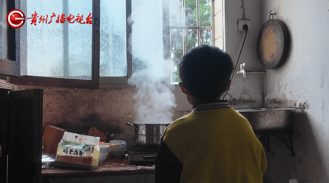 心酸！12岁男孩“独居”贵阳一安置房内<strong></p>
<p>瑞特币</strong>，父亲回应：迫于无奈，因为……