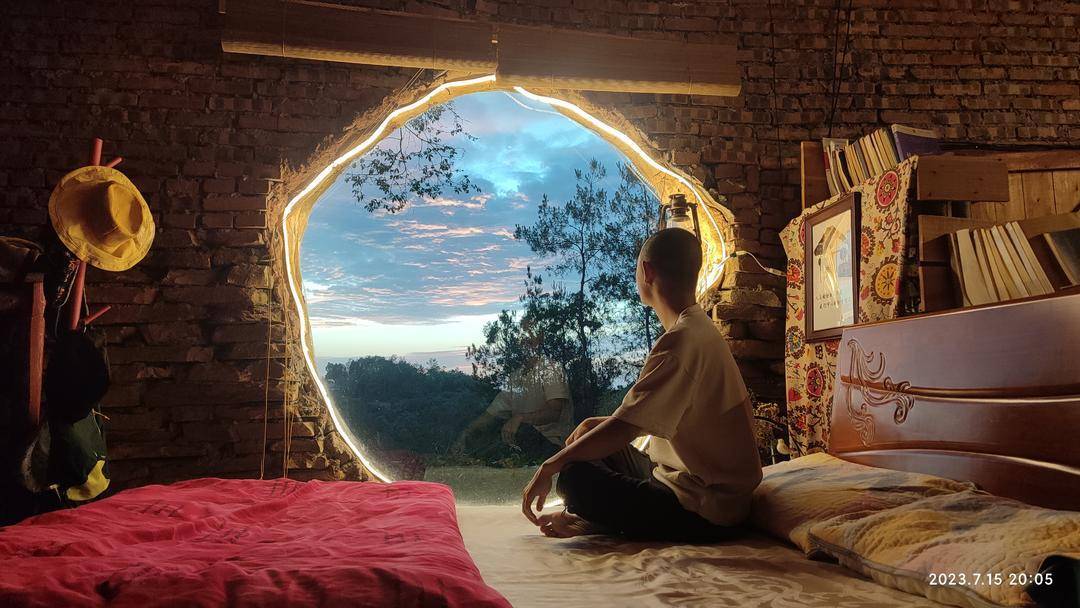 是个人选择还是另有隐情？35岁男子回乡“崖下洞居”惹争议<strong></p>
<p>瑞特币</strong>！｜封面深镜