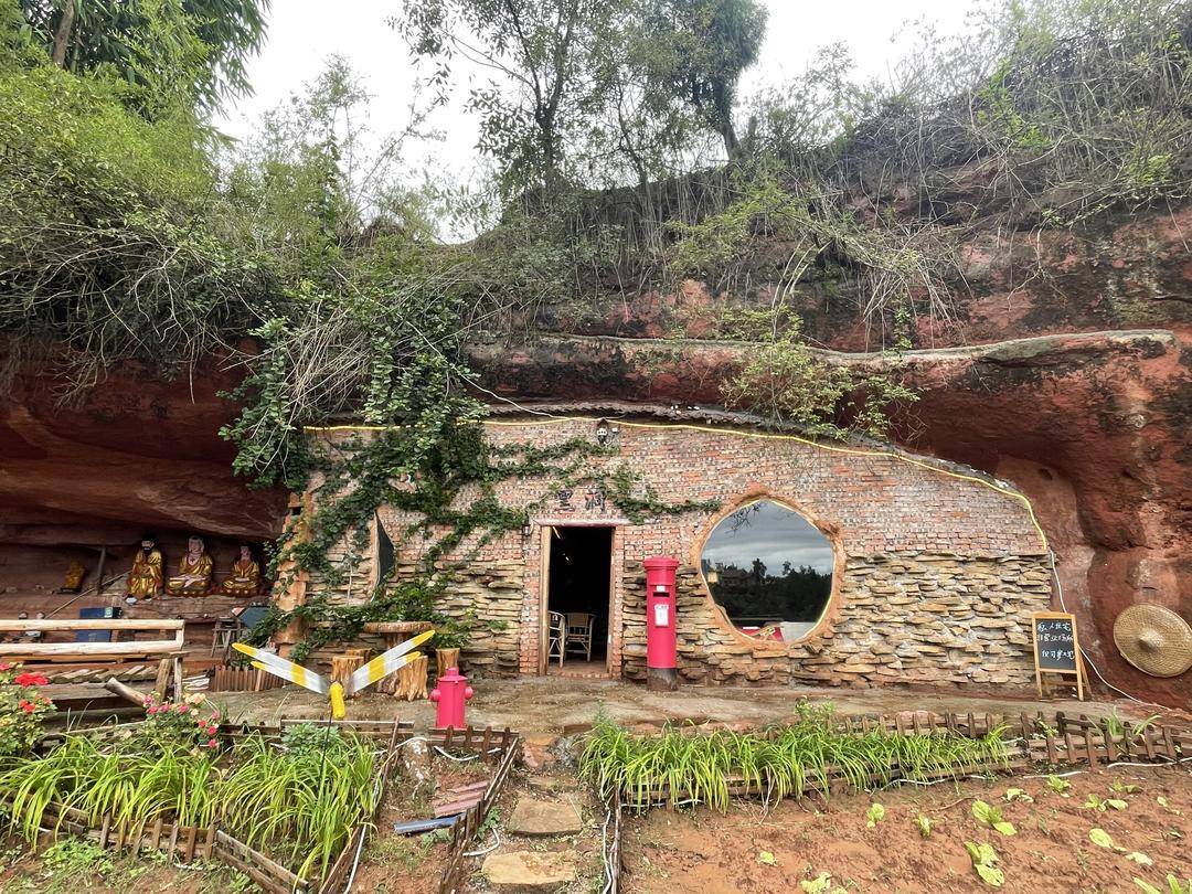 是个人选择还是另有隐情？35岁男子回乡“崖下洞居”惹争议<strong></p>
<p>瑞特币</strong>！｜封面深镜