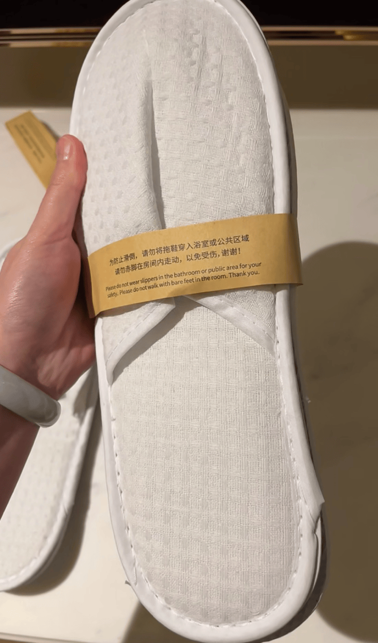 常州一万豪酒店被曝拖鞋系回收后重复使用<strong></p>
<p>微五币商城</strong>，卫监所介入调查