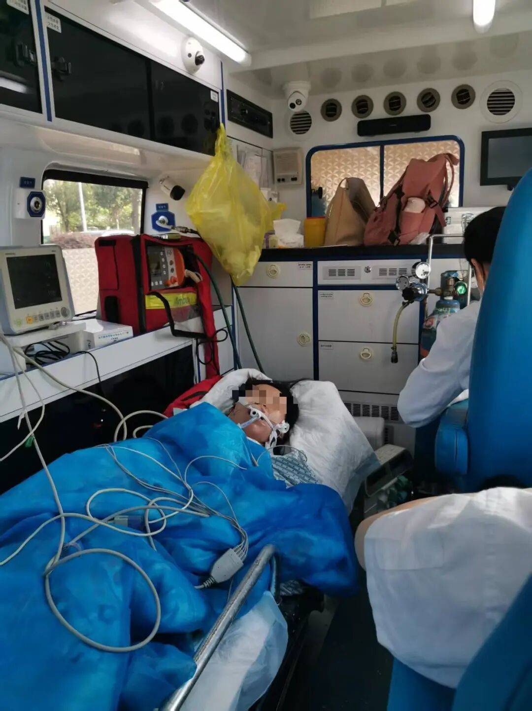 女护士结婚半年发烧头痛<strong></p>
<p>鹿币</strong>，诊治12天才确诊“脑脊髓炎”致丧失劳动能力，鉴定：两家三甲医院因未及早诊断病情，应承担责任