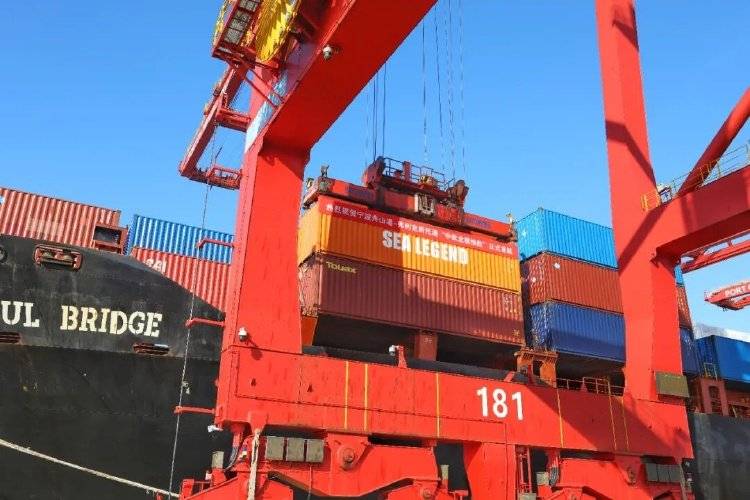 18天直达欧洲<strong></p>
<p>鹿币</strong>！“中欧北极快航”开通