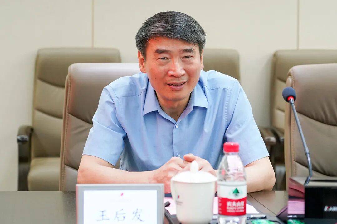 县委书记主动交代问题7个月后<strong></p>
<p>鹿币</strong>，县人大常委会原主任也主动交代问题，两人长期共事