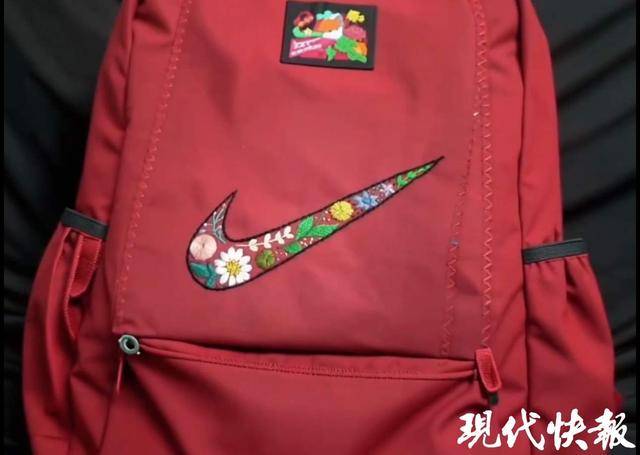 背妈妈牌NIKE书包男子收到来自官方的礼物<strong></p>
<p>鹿币</strong>，有定制的同款logo上衣和红书包