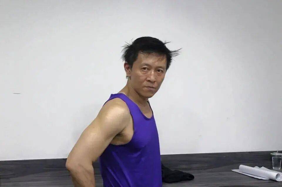 55岁演员家中猝逝<strong></p>
<p>鹿币</strong>，陈尸多日才被发现