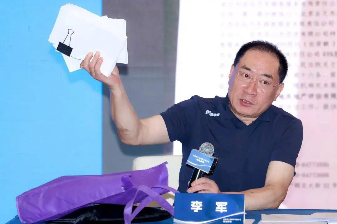 知名女歌手被前夫举报<strong></p>
<p>泰大币</strong>，本人发文：“愿男人多些担当”