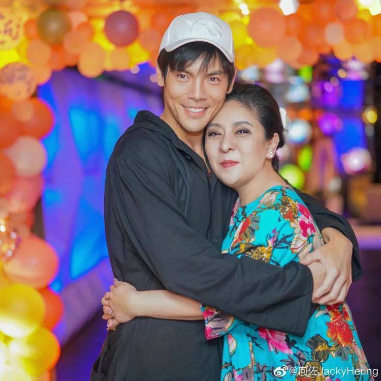 向太回应“向家破产”传闻：珠宝、豪宅都在<strong></p>
<p>泰大币</strong>，还养着1000多名员工；向佐力挺：说话的人请有点底线